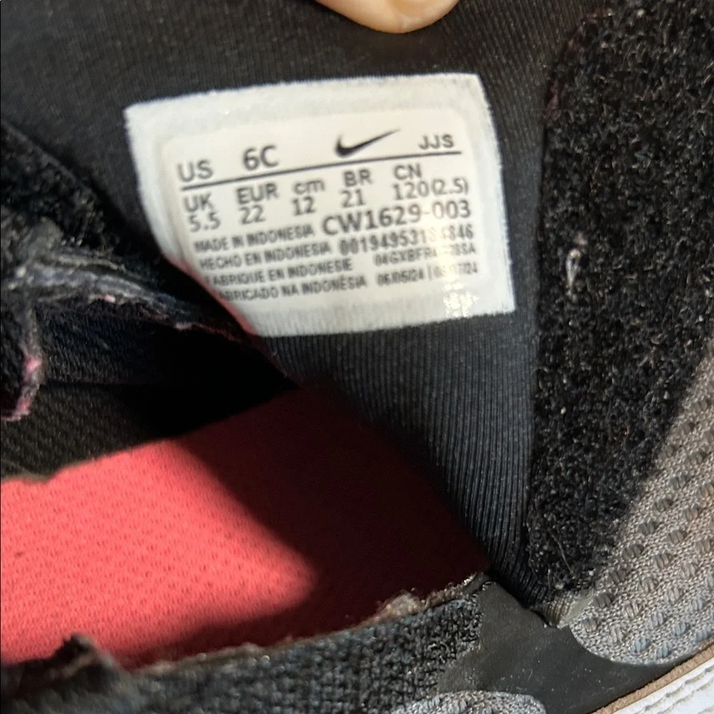 Nike Kids' Gray & Pink Hook-and-Loop Sneakers